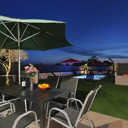 Tri Palme With Heated Pool Villa