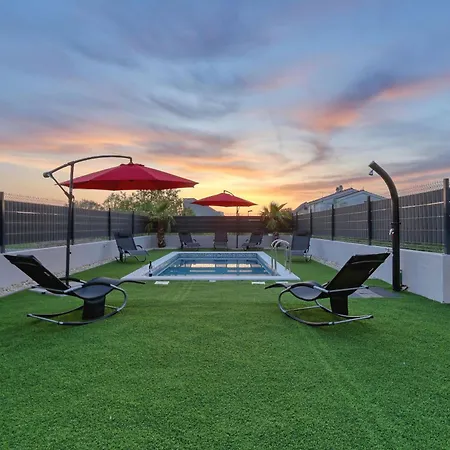 Tri Palme With Heated Pool