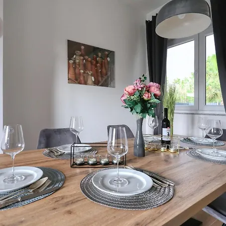 Villa Tri Palme With Heated Pool