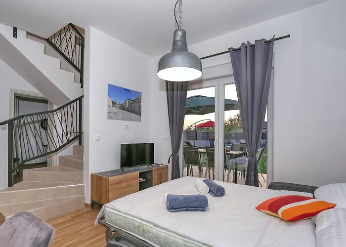 Tri Palme With Heated Pool Villa