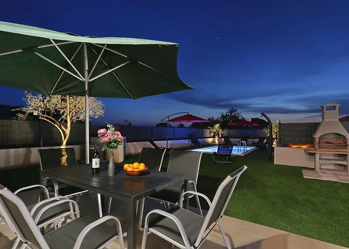 Tri Palme With Heated Pool Villa