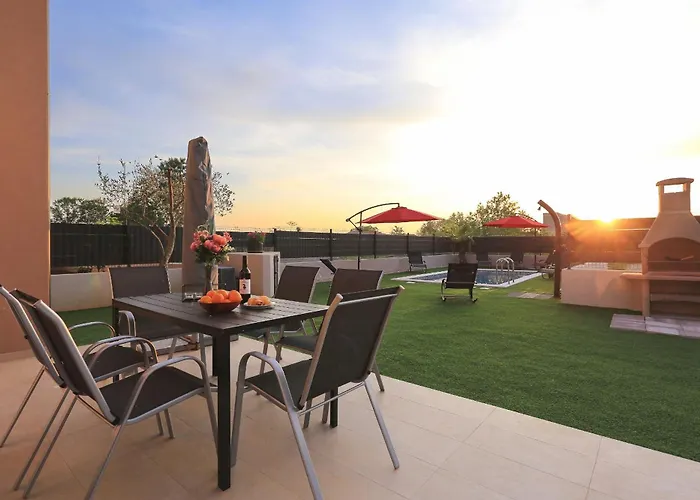 Tri Palme With Heated Pool Villa *