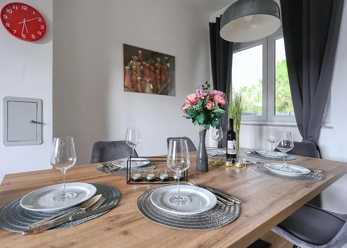 Villa Tri Palme With Heated Pool
