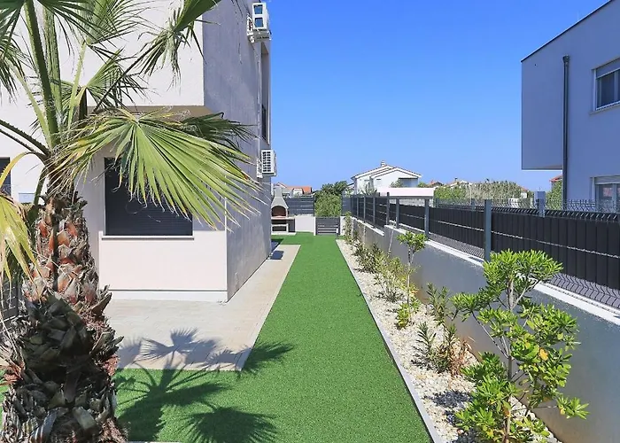 Tri Palme With Heated Pool Villa Vrsi