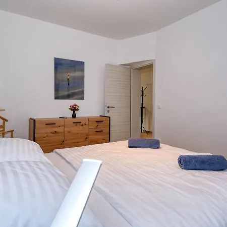 Willa Tri Palme With Heated Pool Vrsi