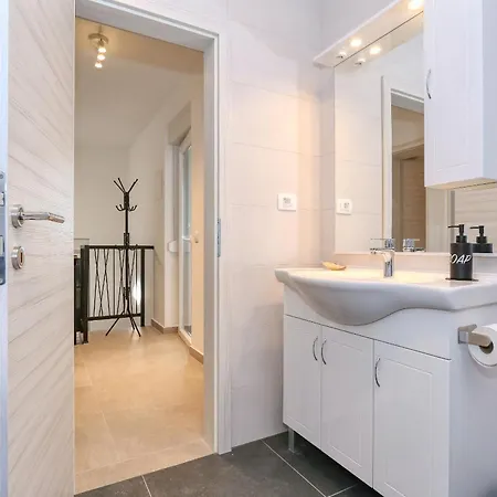 Tri Palme With Heated Pool * Vrsi