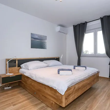 Willa Tri Palme With Heated Pool Vrsi