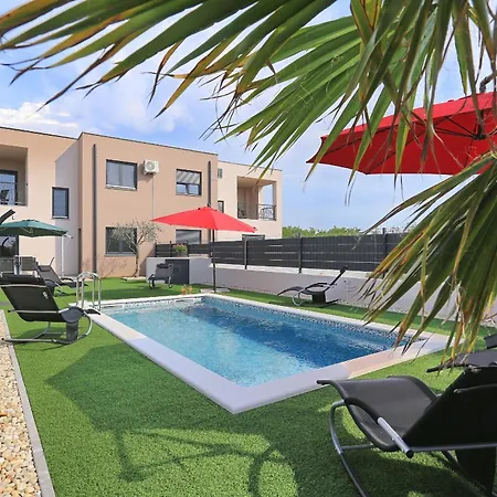 Tri Palme With Heated Pool