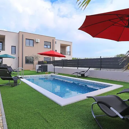 Tri Palme With Heated Pool Willa *