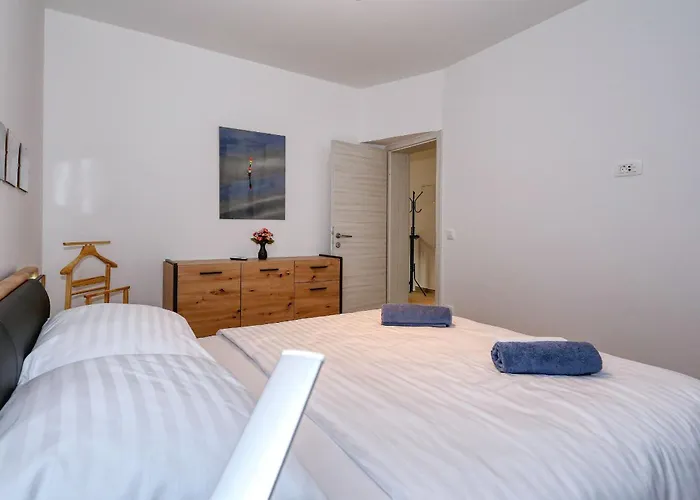 Vila Tri Palme With Heated Pool Vrsi