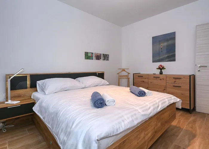 Tri Palme With Heated Pool Vrsi